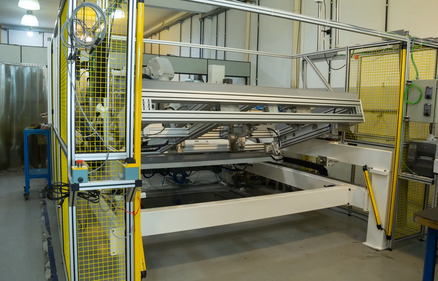 Máquina com proteções de segurança instaladas pela Prefer Safety
